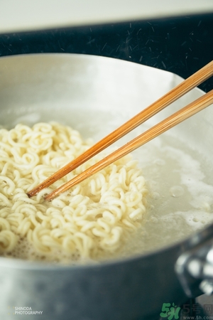 辛拉面是哪個(gè)國(guó)家的？辛拉面怎么煮好吃？