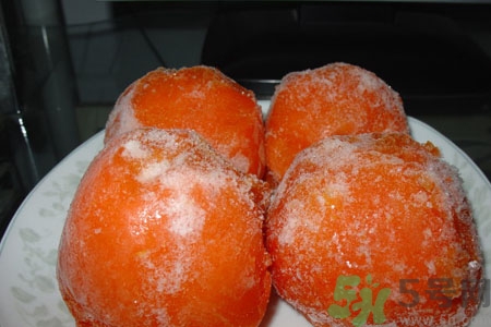 凍柿子一天吃幾個(gè)合適？經(jīng)常吃?xún)鍪磷訉?duì)身體有什么影響？