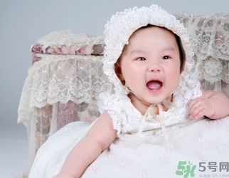 寶寶睡覺(jué)翻來(lái)覆去是怎么回事？寶寶睡覺(jué)喜歡亂動(dòng)怎么辦？