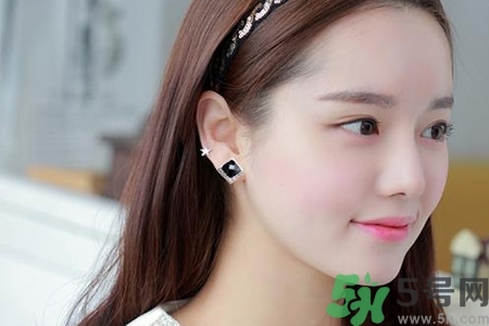 打耳洞的注意事項(xiàng)有哪些？女生打耳洞前需要注意什么？
