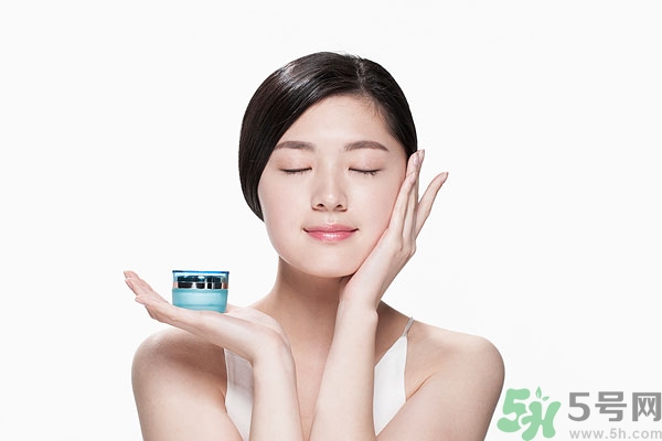 保濕霜什么時候用？保濕霜怎么用？