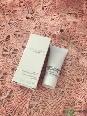阿瑪尼黑鑰匙至臻奐顏精華乳怎么樣？阿瑪尼黑鑰匙精華乳好用嗎？