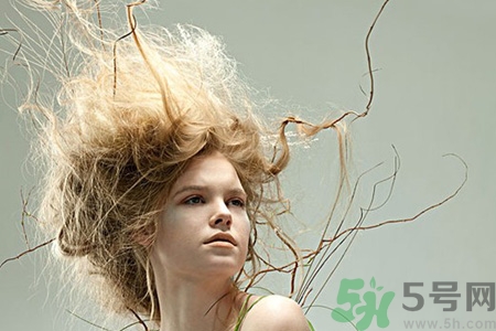 冬天頭發(fā)靜電怎么回事？冬天頭發(fā)靜電怎么辦？