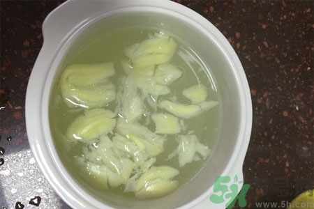 寶寶咳嗽喝大蒜水有用嗎？小孩咳嗽能喝大蒜水嗎？