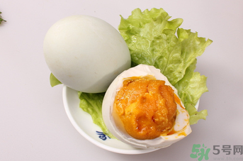 鴨蛋不能和什么一起吃？鴨蛋不能與什么食物同食？