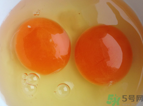 雞蛋黃發(fā)紅是怎么回事？雞蛋黃發(fā)紅可以吃嗎？