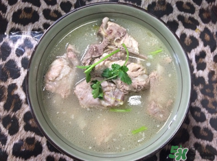 煮排骨用涼水還是熱水？燉排骨用熱水好還是涼水好？