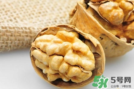 吃核桃可以長頭發(fā)嗎？吃核桃對長頭發(fā)有用嗎？