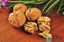 吃核桃可以喝茶嗎？吃核桃喝茶會(huì)中毒嗎？
