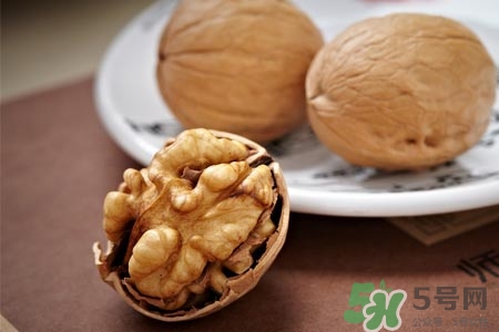晚上吃核桃會(huì)胖嗎？核桃吃多了會(huì)變胖嗎？