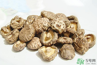 干香菇發(fā)霉了還能吃嗎？干香菇發(fā)霉怎么處理？