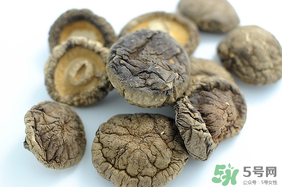 干香菇和鮮香菇的區(qū)別？干香菇和鮮香菇哪個好？