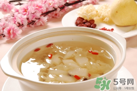 銀耳紅棗湯能隔夜吃嗎？銀耳紅棗湯一天中什么時(shí)候喝最好？