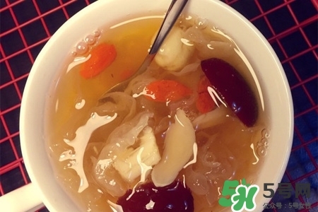 喝銀耳紅棗湯對(duì)身體好嗎？長期吃銀耳紅棗湯有什么好處？