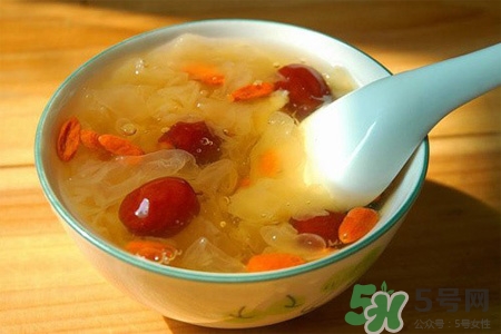 銀耳紅棗湯怎么做最正宗好吃？銀耳紅棗湯怎么做補(bǔ)血養(yǎng)顏？