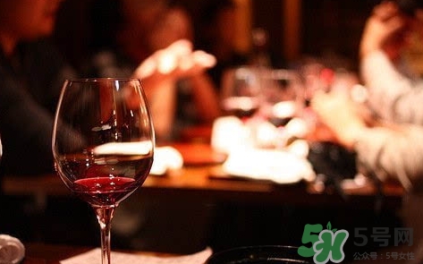 帶牙套能喝酒嗎？帶牙套可不可以喝酒？