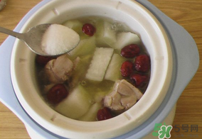 雞肉可以和白蘿卜一起燉湯嗎？雞肉和白蘿卜能一起吃嗎？