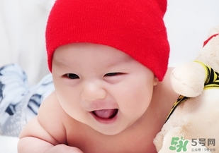 冬天出生的寶寶穿什么衣服？冬天出生的寶寶要準(zhǔn)備什么衣服？