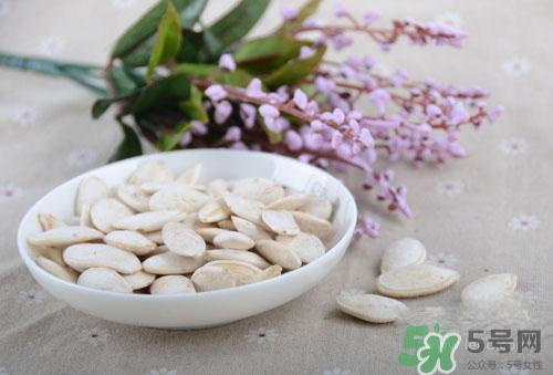 南瓜子和葵花籽哪個好？南瓜子和葵花籽區(qū)別？