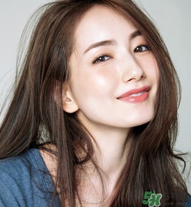 磚紅色口紅配什么妝容？磚紅色口紅適合什么妝？