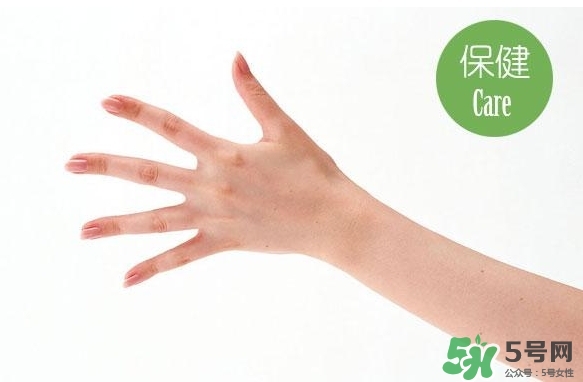 睡覺睡到半夜手麻是怎么回事？睡覺睡到半夜手麻怎么辦？