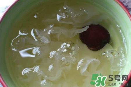 銀耳湯能天天喝嗎？銀耳湯一天中什么時(shí)候喝最好？