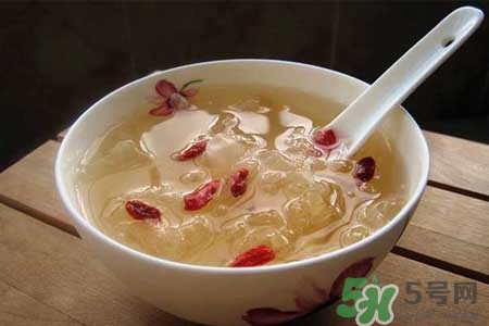 ?銀耳湯經(jīng)常喝有什么好處？經(jīng)常喝銀耳湯有副作用嗎？