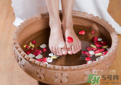 熱水泡腳可以補血嗎？熱水怎么泡腳可以補血？