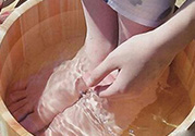 熱水泡腳可以補血嗎？熱水怎么泡腳可以補血？