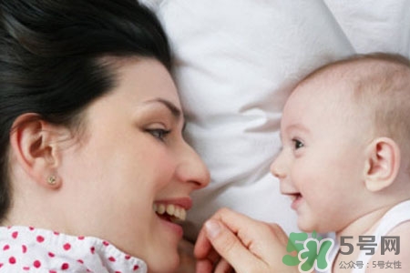 母乳奶水清淡正常嗎？奶水清淡不代表沒營養(yǎng)