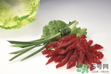 生肉可以用淘米水洗嗎？生肉用淘米水洗干凈嗎？