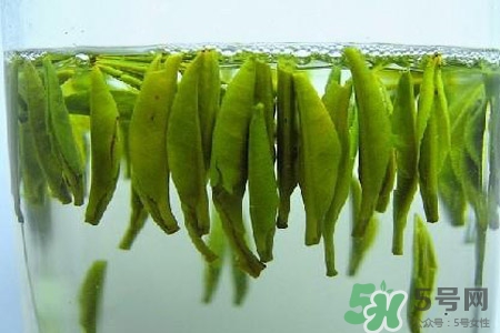 冬天可以喝綠茶嗎？冬天喝綠茶好還是紅茶好？