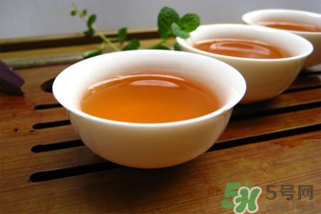 冬天喝菊花茶好嗎？冬天喝菊花茶加枸杞好嗎？