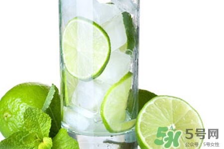 檸檬水可以用熱水泡嗎？檸檬水用涼水泡還是熱水泡？