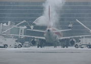 下雪天飛機(jī)能起飛嗎？下雪天飛機(jī)可以降落嗎？
