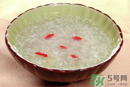 米酒可以和牛奶煮一起嗎？米酒和牛奶能一起吃嗎？