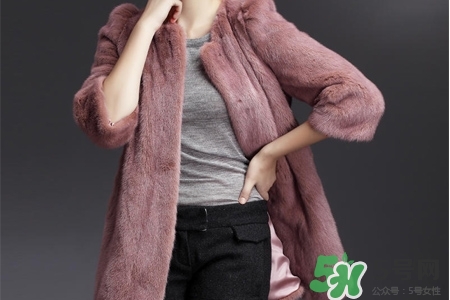 冬天穿羽絨服暖和還是貂皮暖和？貂皮和羽絨服哪個(gè)暖和？