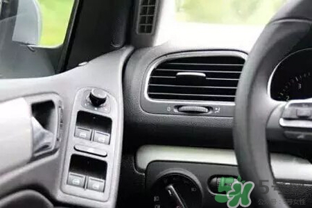 冬天早上車玻璃上的冰霜怎么弄？冬天早上車玻璃上的霧怎么弄？