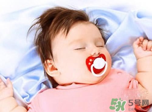 安撫奶嘴乳膠好還是硅膠好？怎么挑選安撫奶嘴？