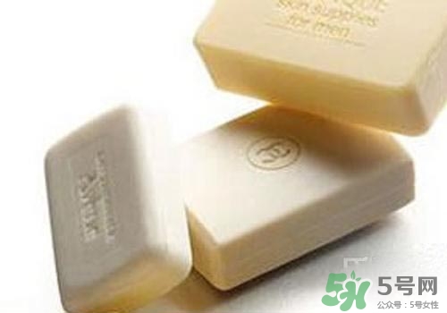 硫磺皂可以洗頭嗎？怎么用硫磺皂洗頭
