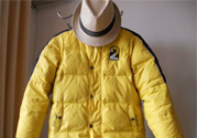 新羽絨服有味道怎么辦？新買的羽絨服怎么洗除味？