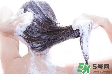 冬天洗冷水澡好嗎？冬天洗冷水澡的好處與壞處