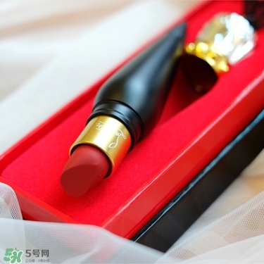 cl黑管口紅和金管有什么區(qū)別？cl黑管和cl金管哪個好？