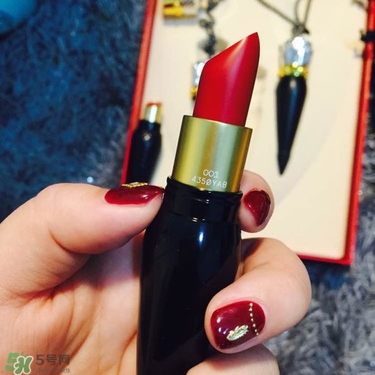 cl黑管口紅和金管有什么區(qū)別？cl黑管和cl金管哪個好？