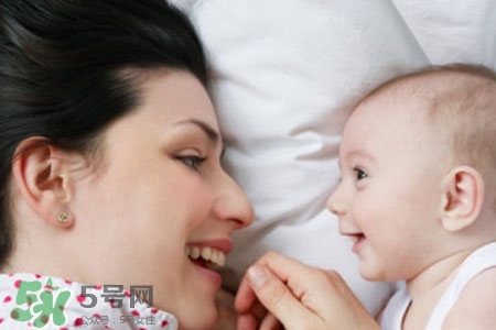 喂母乳乳房會下垂嗎？喂母乳會導(dǎo)致胸部下垂嗎？