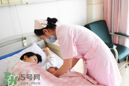 喂母乳為什么會(huì)胸部下垂？正確哺乳不會(huì)導(dǎo)致胸部下垂