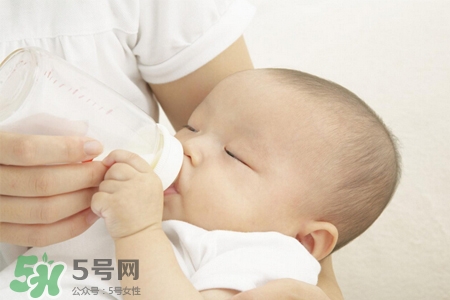 喂母乳為什么會(huì)胸部下垂？正確哺乳不會(huì)導(dǎo)致胸部下垂