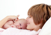喂母乳為什么會胸部下垂？正確哺乳不會導(dǎo)致胸部下垂