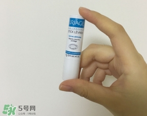 依泉和dhc唇膏哪個好？依泉唇膏和dhc唇膏哪個好？