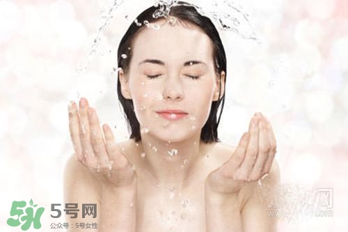 封閉性粉刺用什么洗臉？封閉性粉刺怎么洗臉？